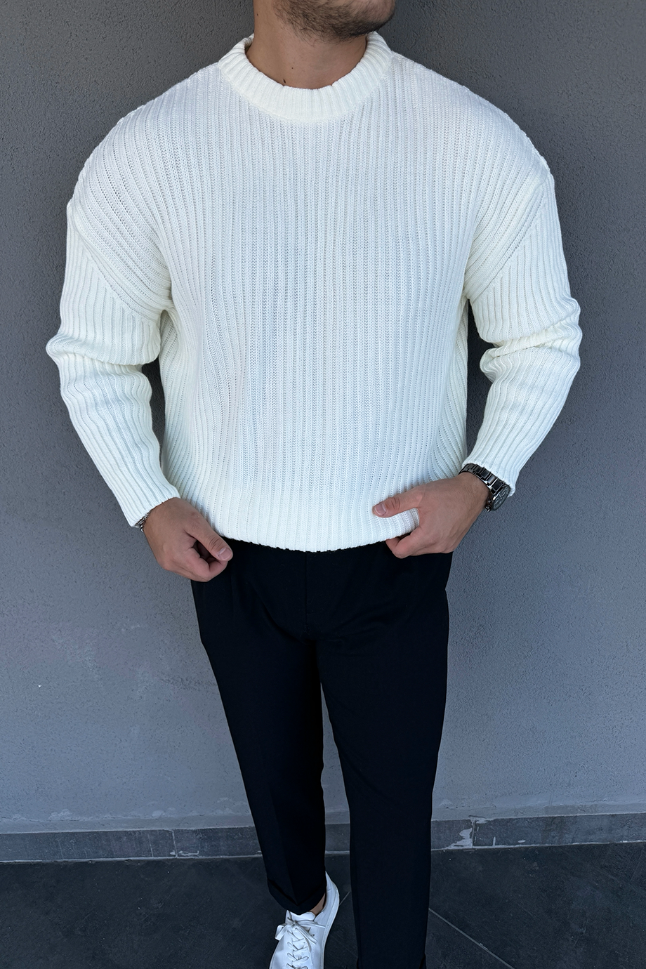 BEYAZ OVERSIZE KALIP BİSİKLET YAKA ÖRME KAZAK