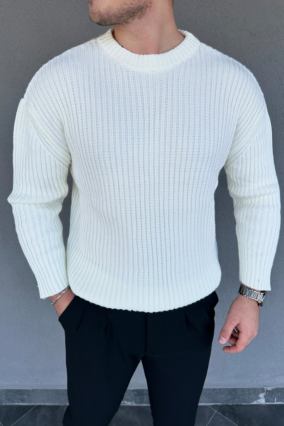 BEYAZ OVERSIZE KALIP ÖRME KAZAK