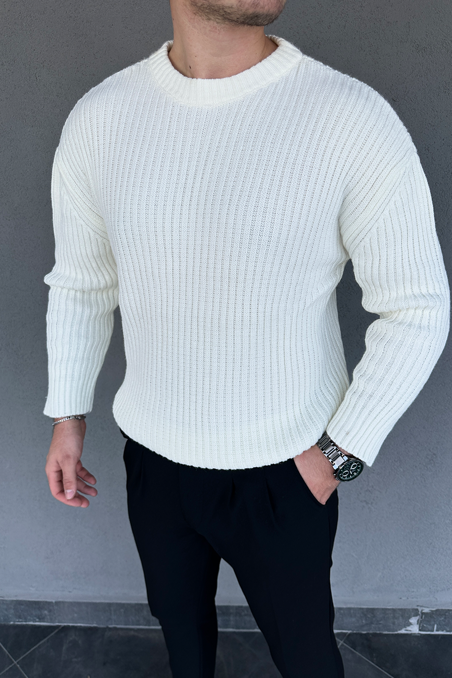 BEYAZ OVERSIZE KALIP ÖRME KAZAK