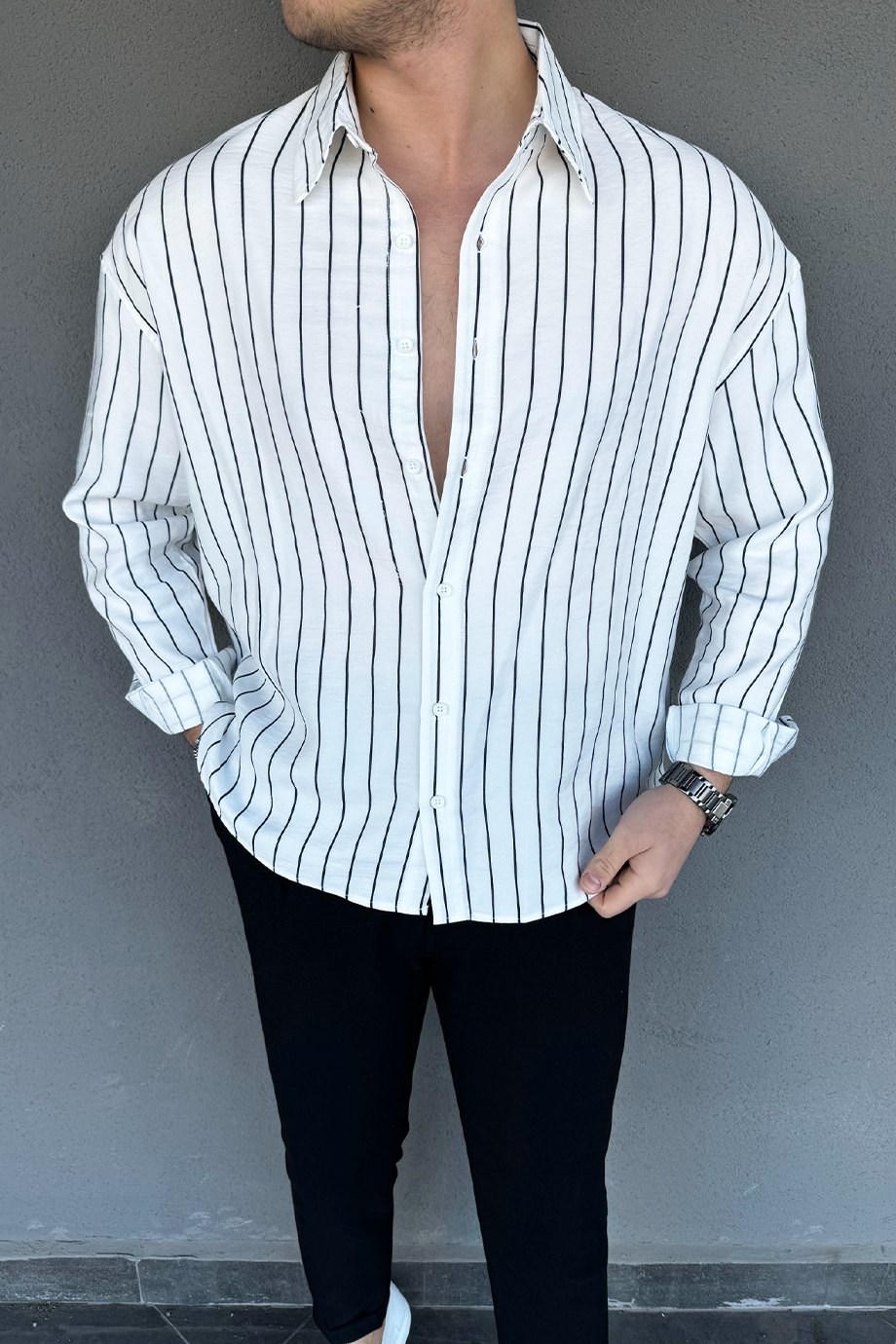BEYAZ-SİYAH ÇİZGİLİ GENİŞ YAKA GÖMLEK