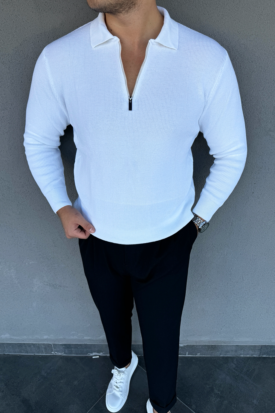 BEYAZ YARIM FERMUARLI İNCE ÖRME KAZAK