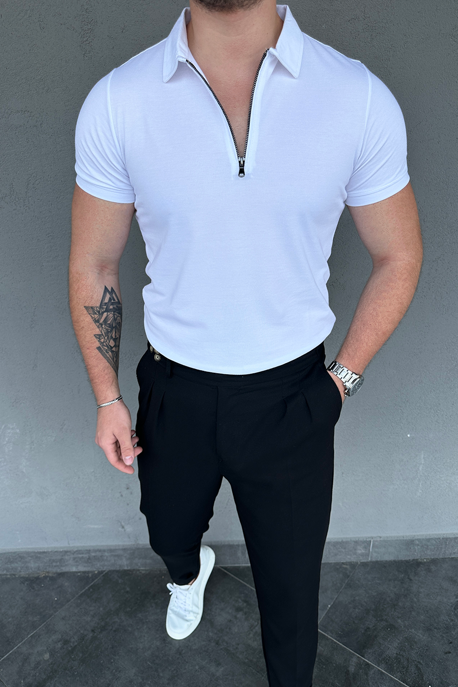 BEYAZ YARIM FERMUARLI POLO YAKA T-SHİRT