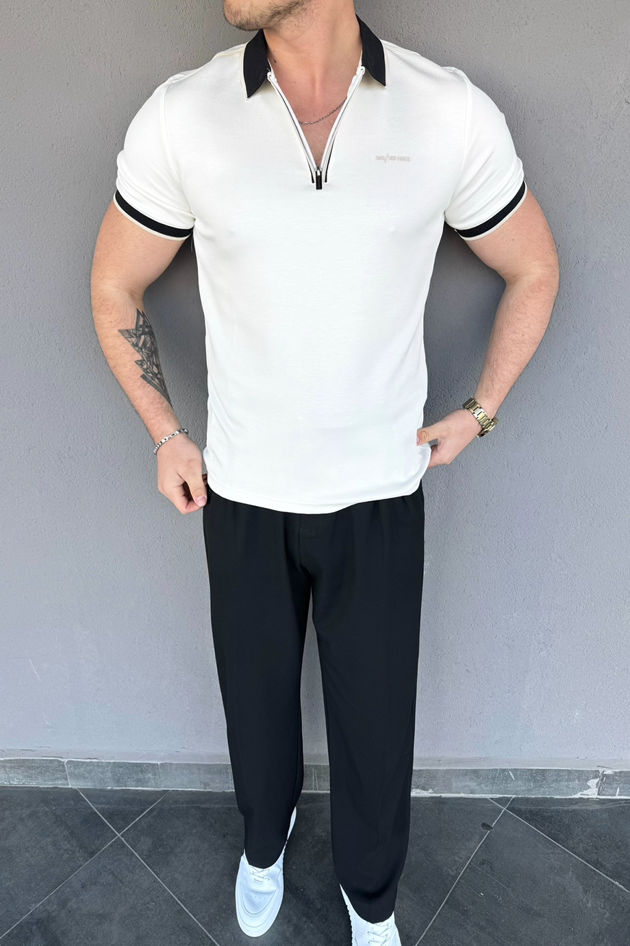 BEYAZ YARIM FERMUARLI POLO YAKA T-SHİRT