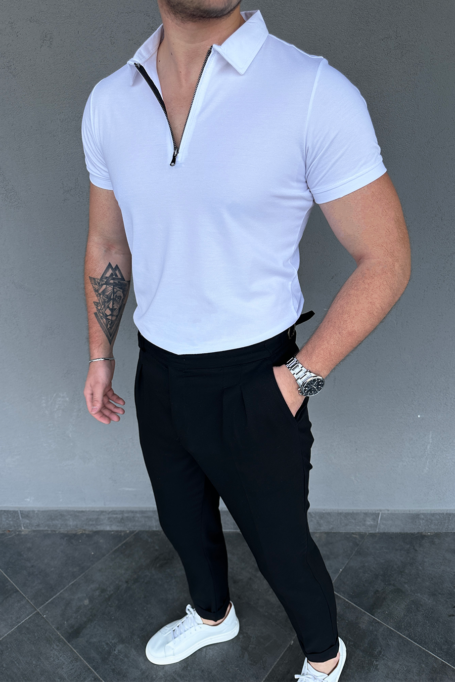 BEYAZ YARIM FERMUARLI POLO YAKA T-SHİRT