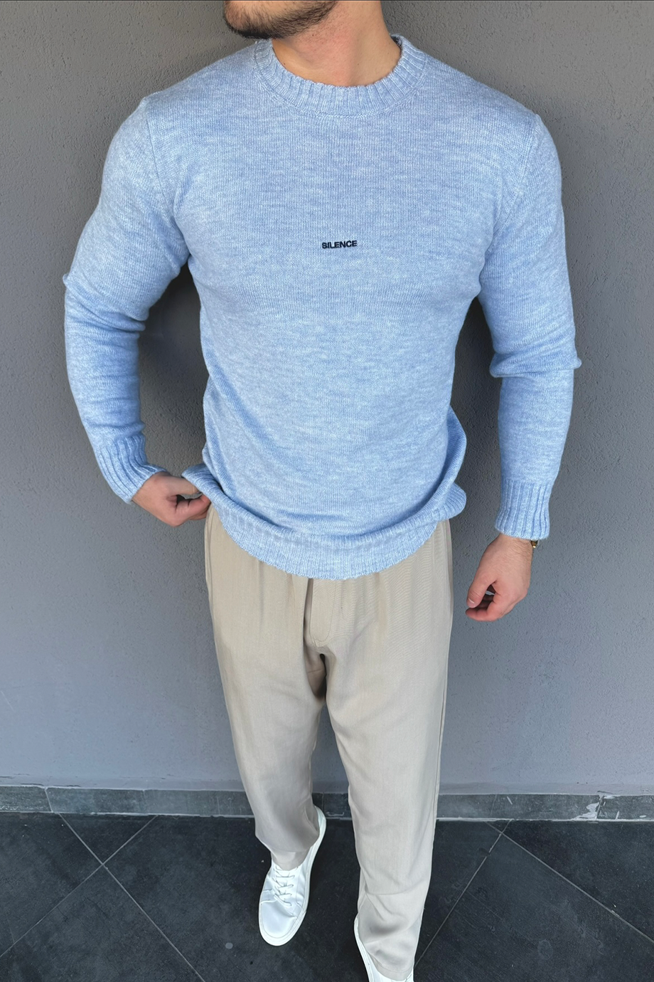 BUZ MAVİSİ SİLENCE NAKIŞLI TAM KALIP KAZAK