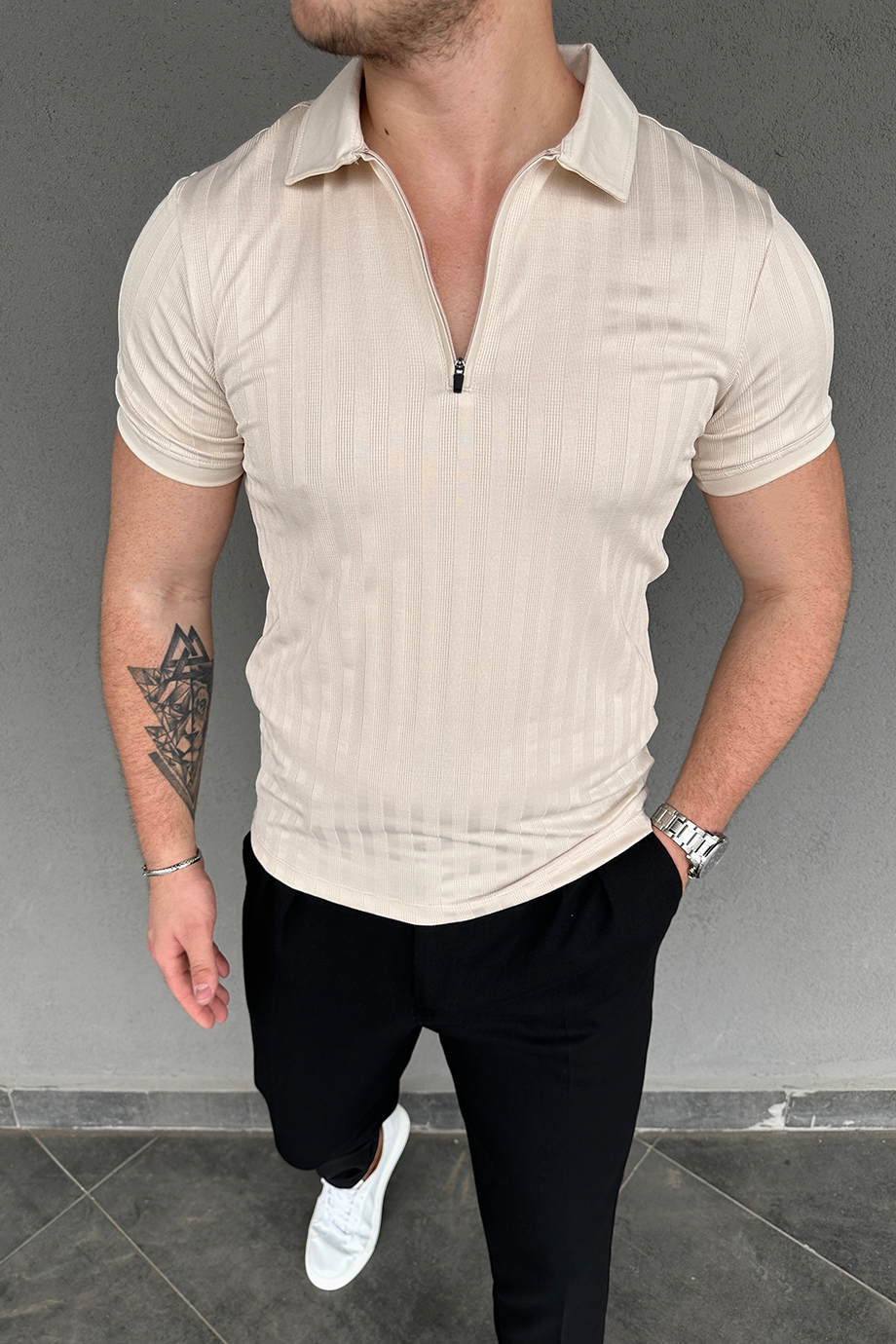 EKRU FERMUART DETAYLI T-SHİRT