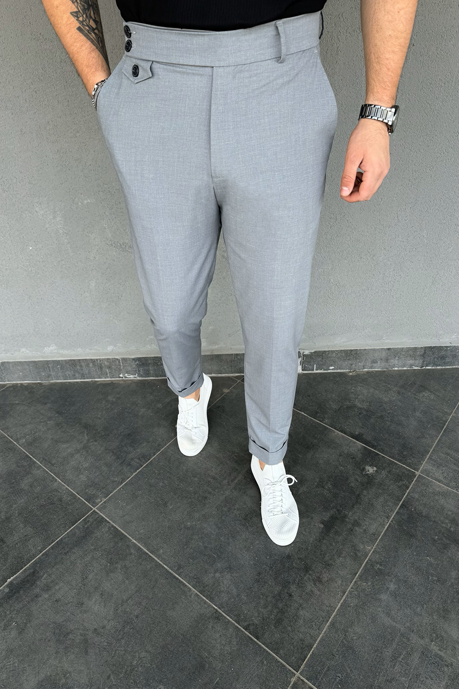GRİ DÜĞME VE CEPÇİK DETAYLI İTALYAN KESİM PANTALON