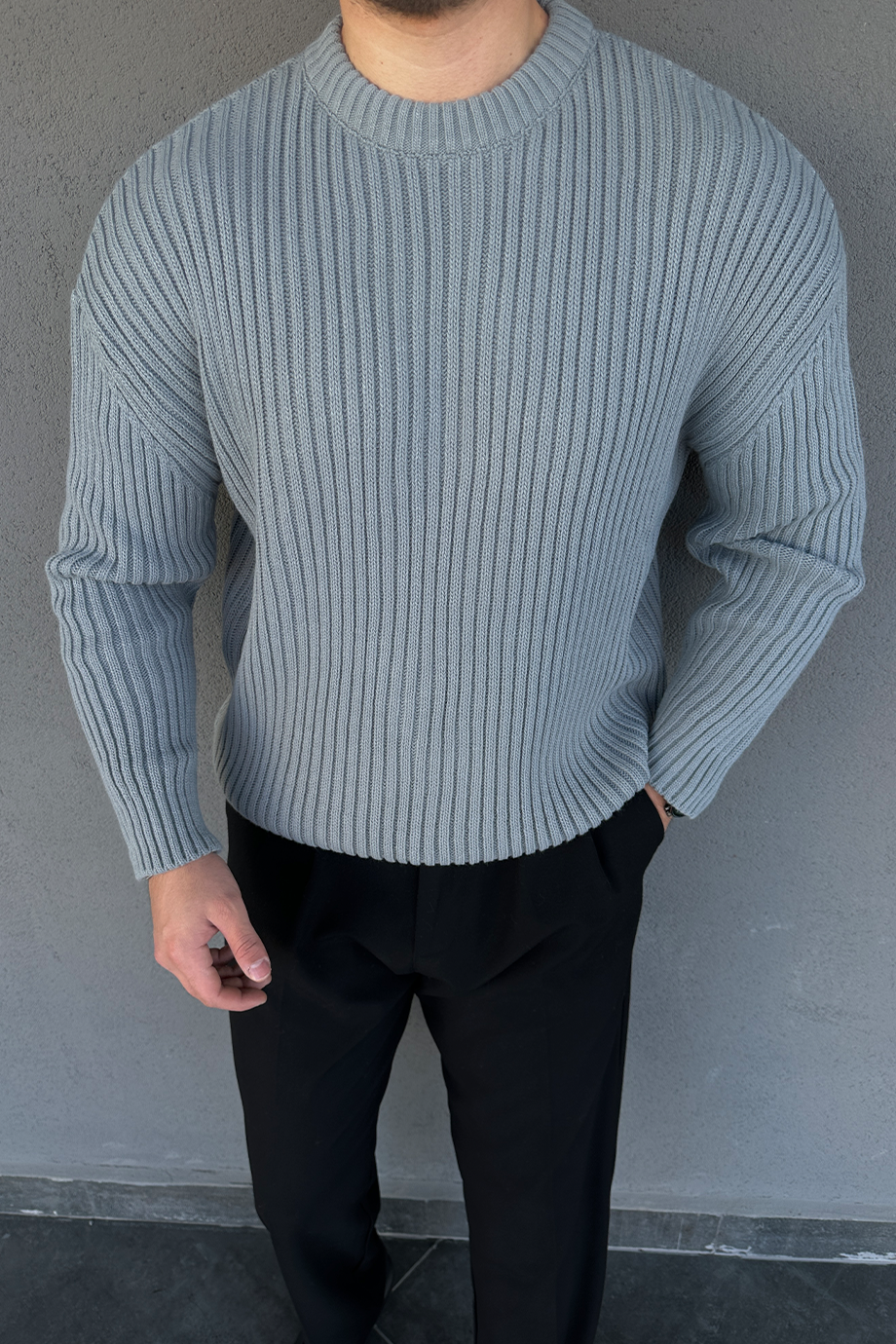 GRİ OVERSIZE KALIP ÖRME KAZAK