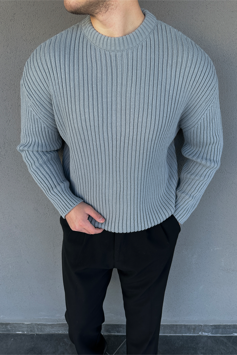 GRİ OVERSIZE KALIP ÖRME KAZAK