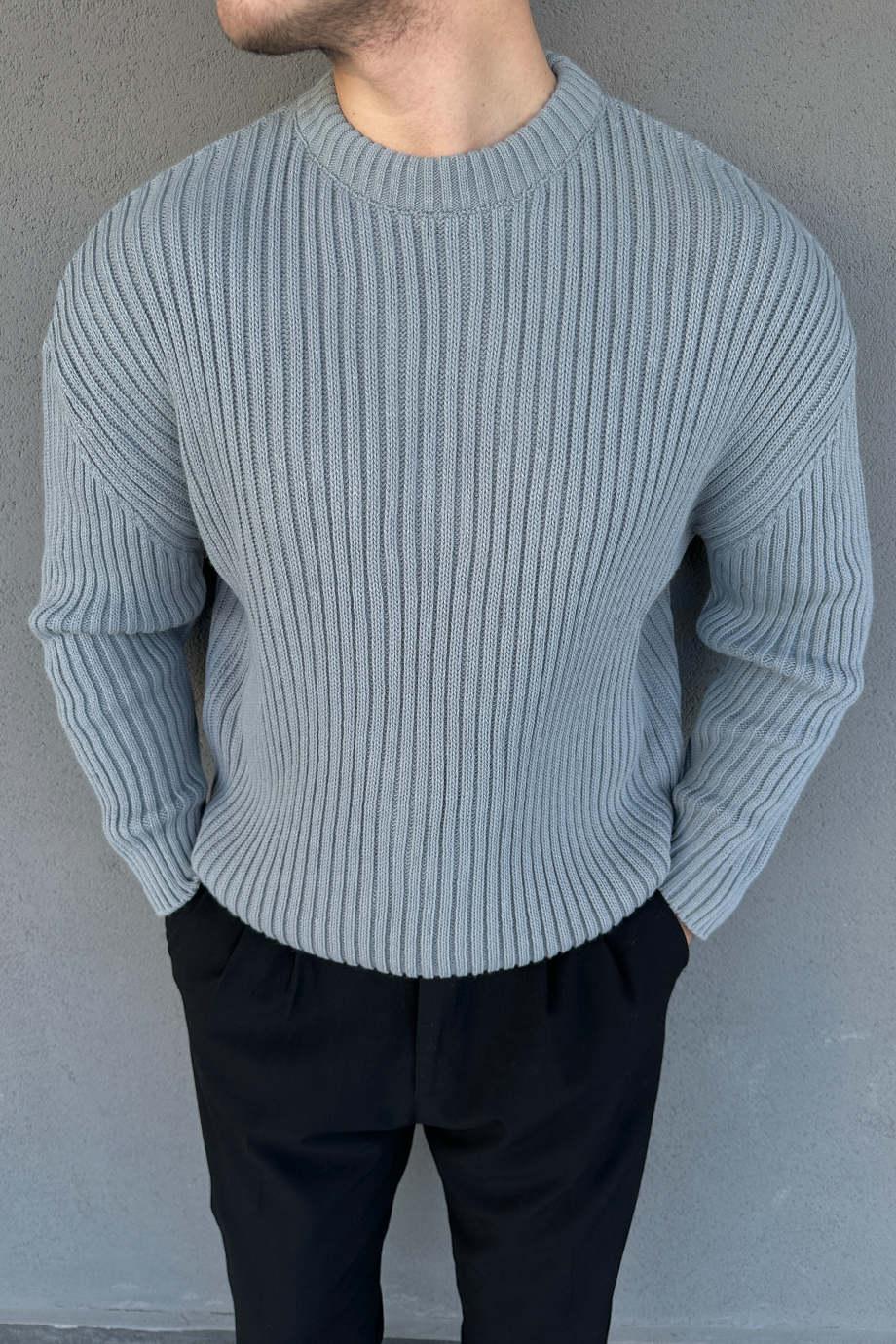 GRİ OVERSIZE KALIP ÖRME KAZAK