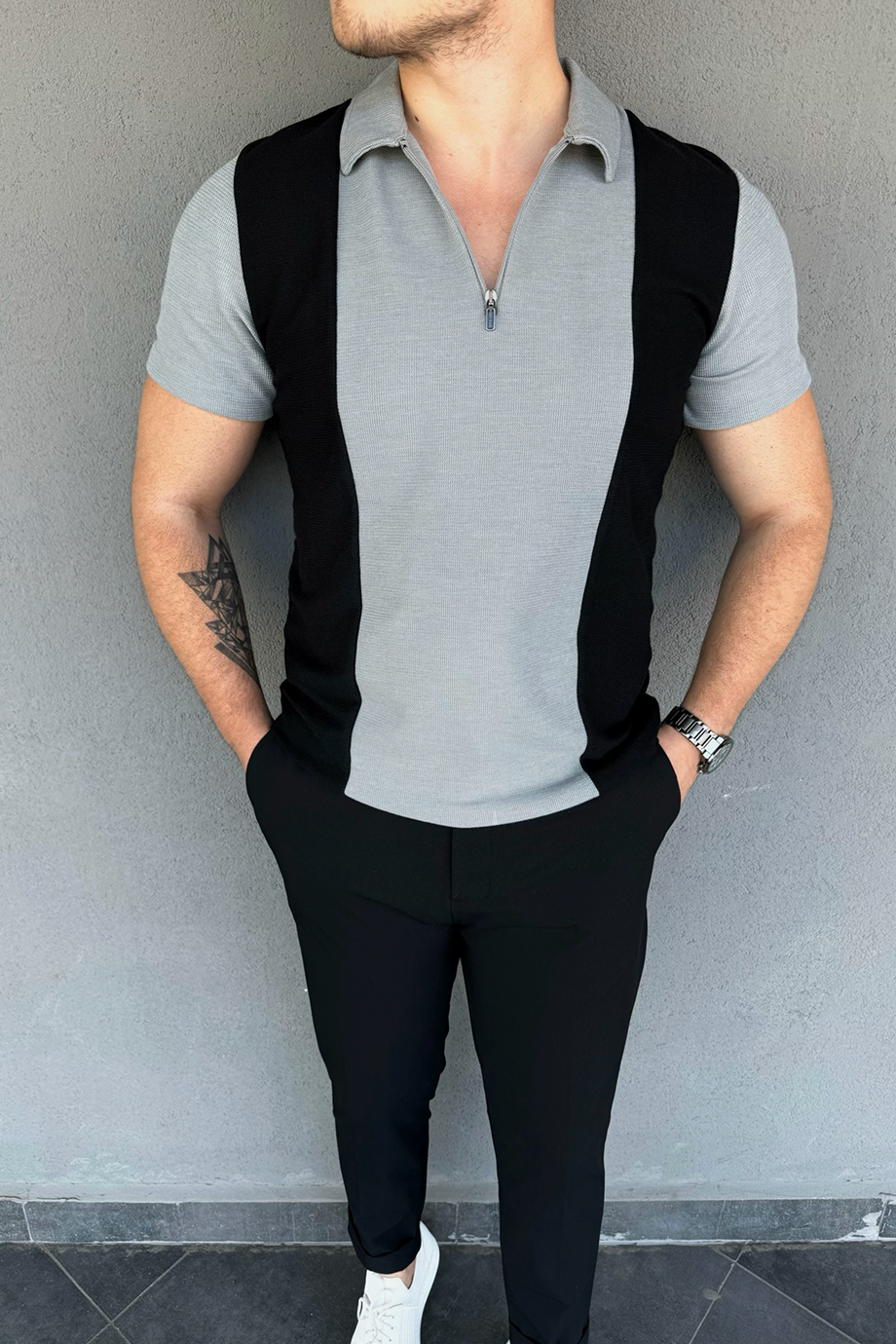 GRİ-SİYAH DİKEY ÇİZGİLİ FERMUARLI T-SHİRT
