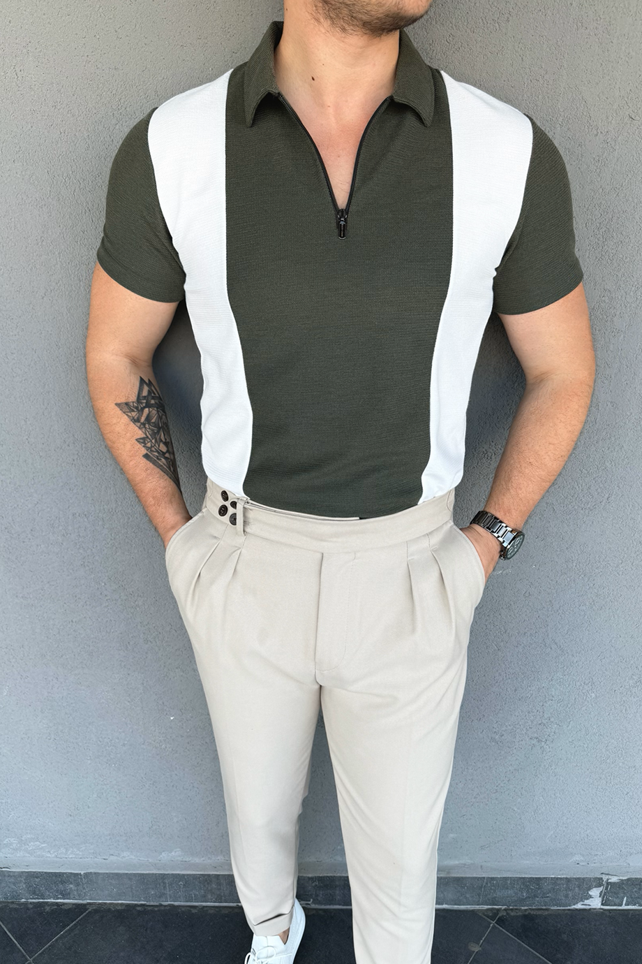 HAKİ-BEYAZ DİKEY ÇİZGİLİ FERMUARLI T-SHİRT