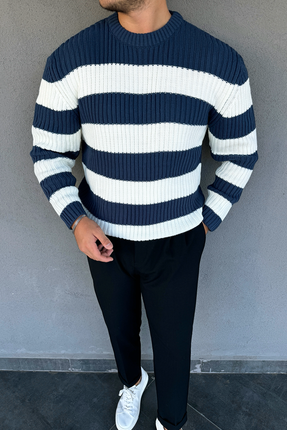 İNDİGO-EKRU ÇİZGİLİ OVERSIZE KALIP ÖRME KAZAK