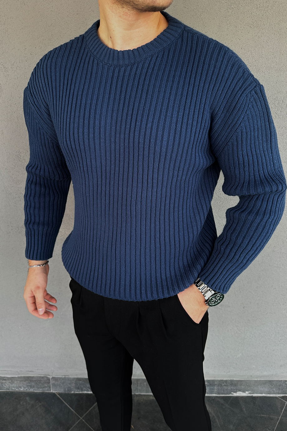 İNDİGO MAVİ OVERSIZE KALIP ÖRME KAZAK