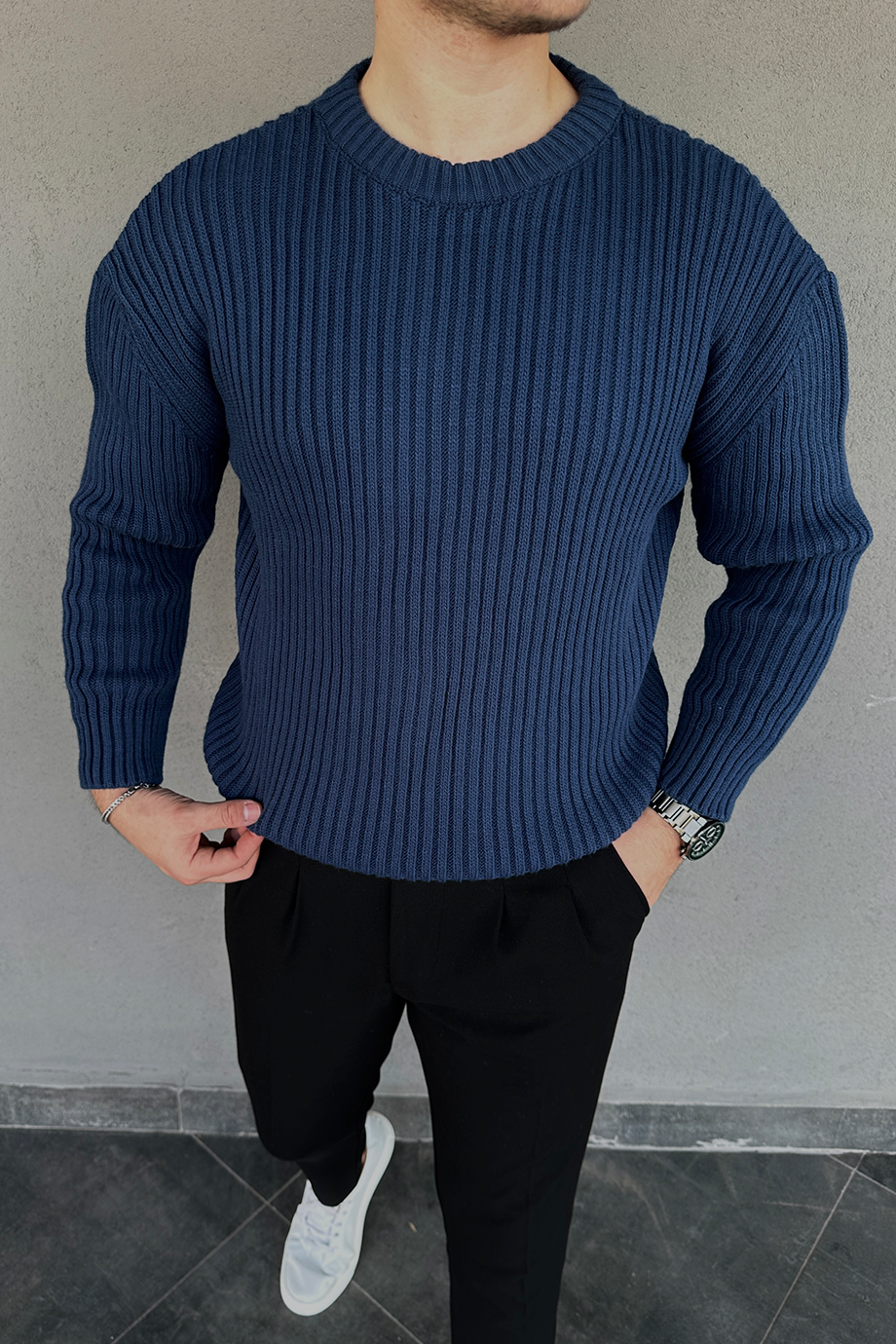 İNDİGO MAVİ OVERSIZE KALIP ÖRME KAZAK