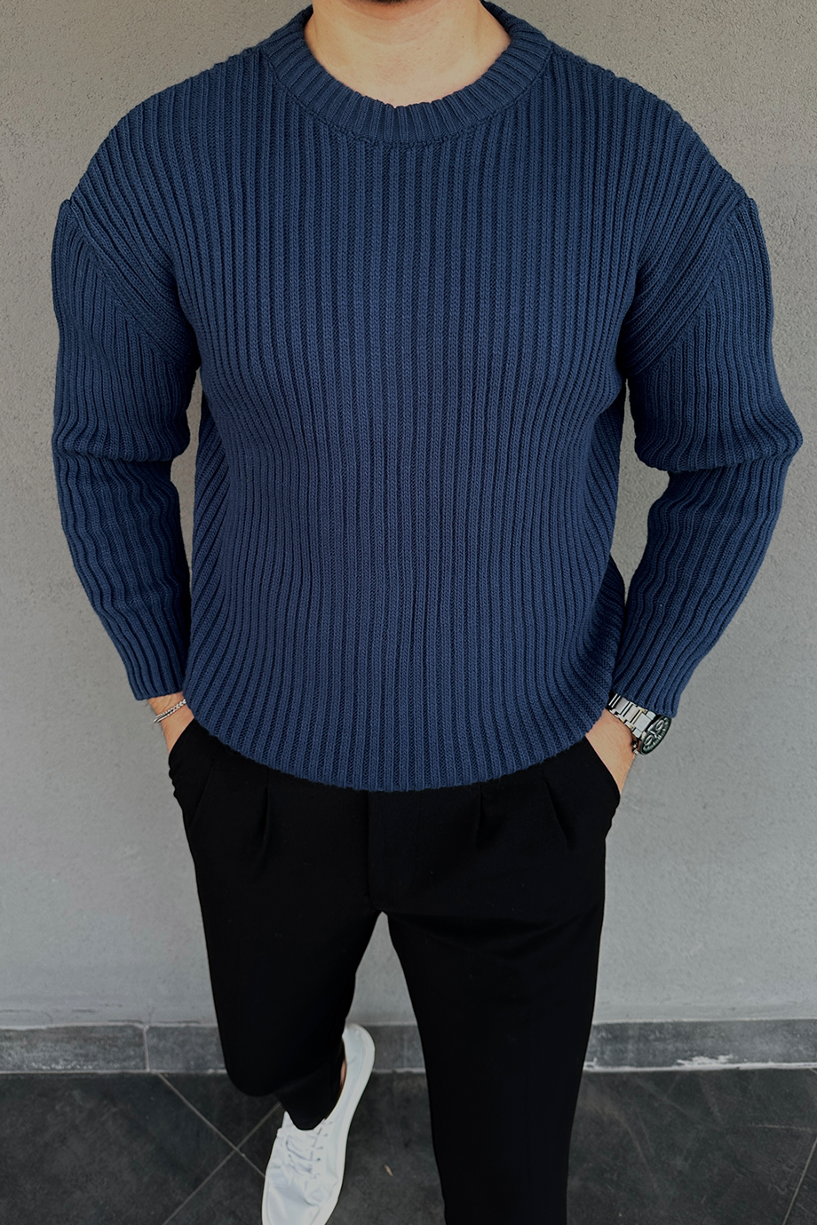 İNDİGO MAVİ OVERSIZE KALIP ÖRME KAZAK