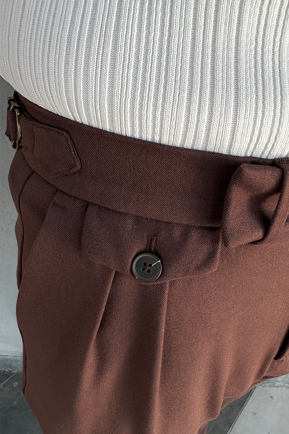 İTALYAN KESİM TOKA DETAYLI ACI KAHVE PANTALON