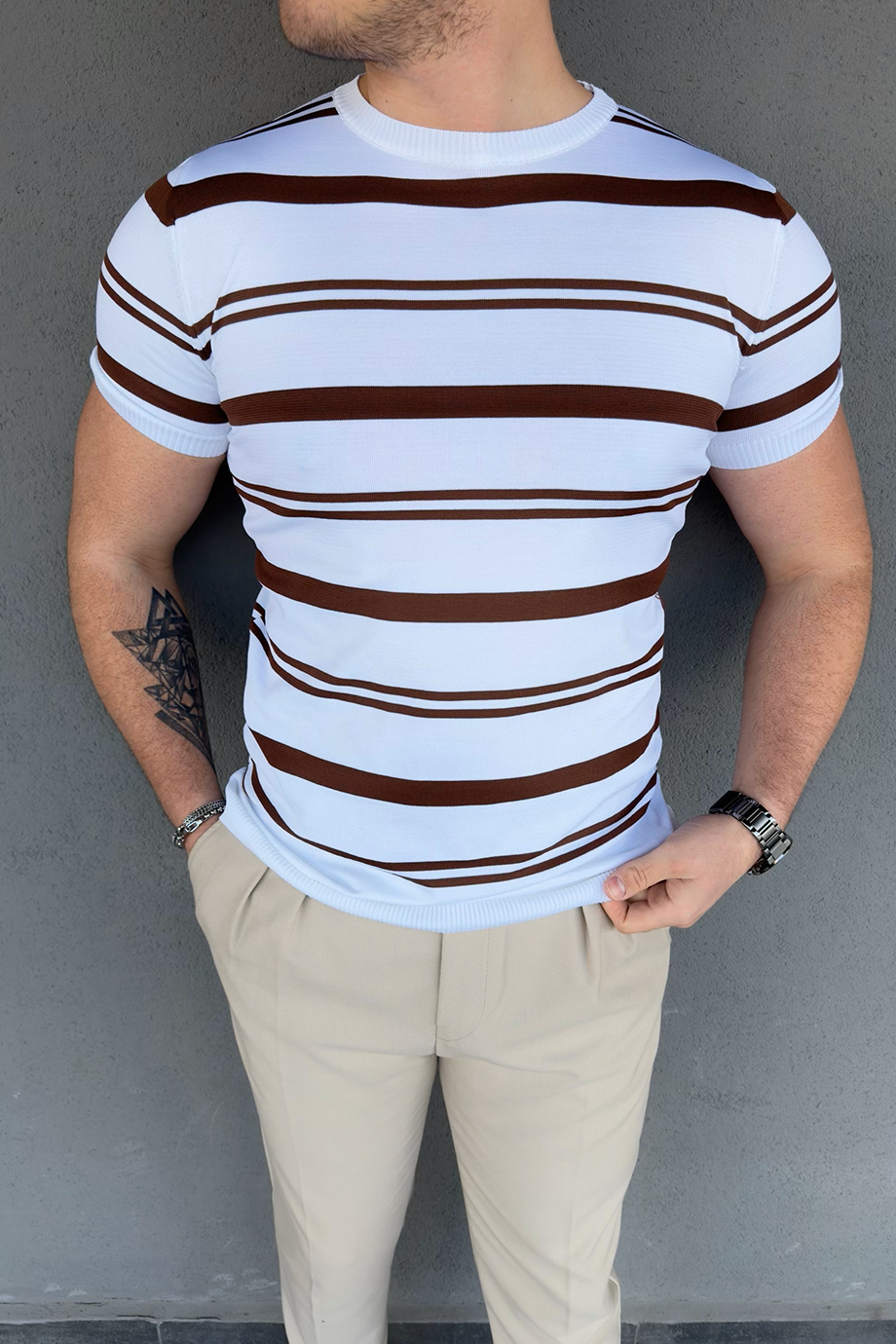 KAHVE-BEYAZ ÇİZGİLİ TRİKO T-SHİRT