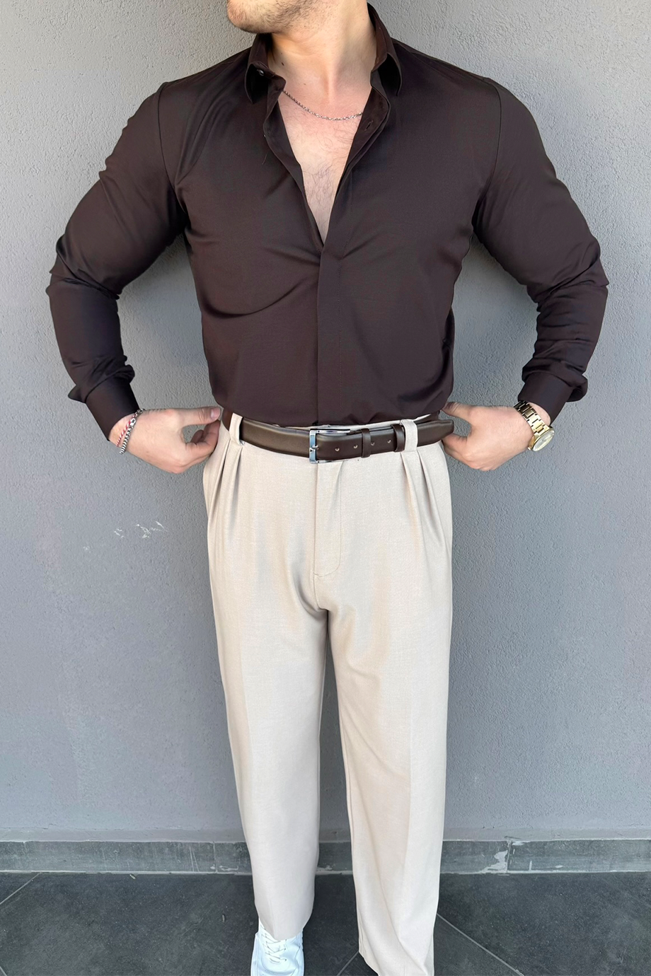 KAHVE SLİM-FİT GİZLİ PAT GÖMLEK