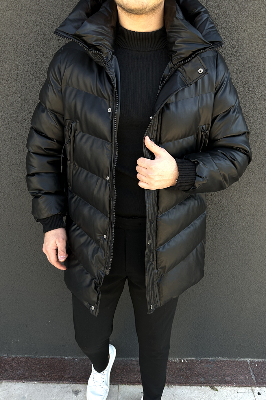 KAPŞONLU UZUN ŞİŞME DERİ MONT