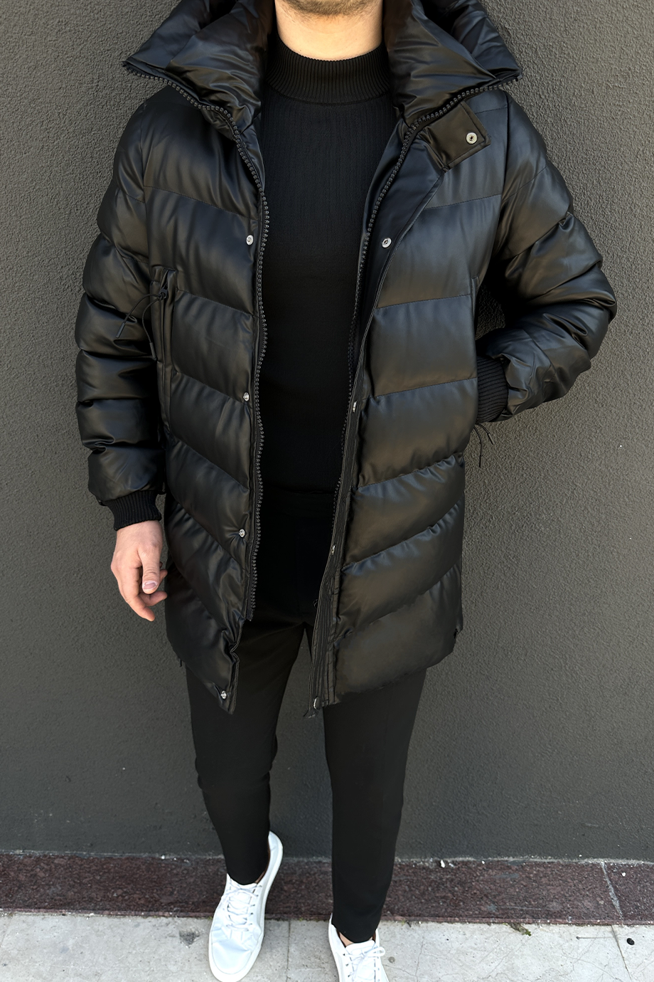 KAPŞONLU UZUN ŞİŞME DERİ MONT