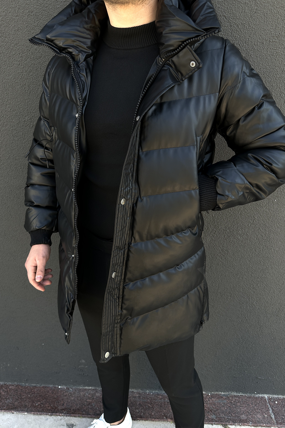 KAPŞONLU UZUN ŞİŞME DERİ MONT