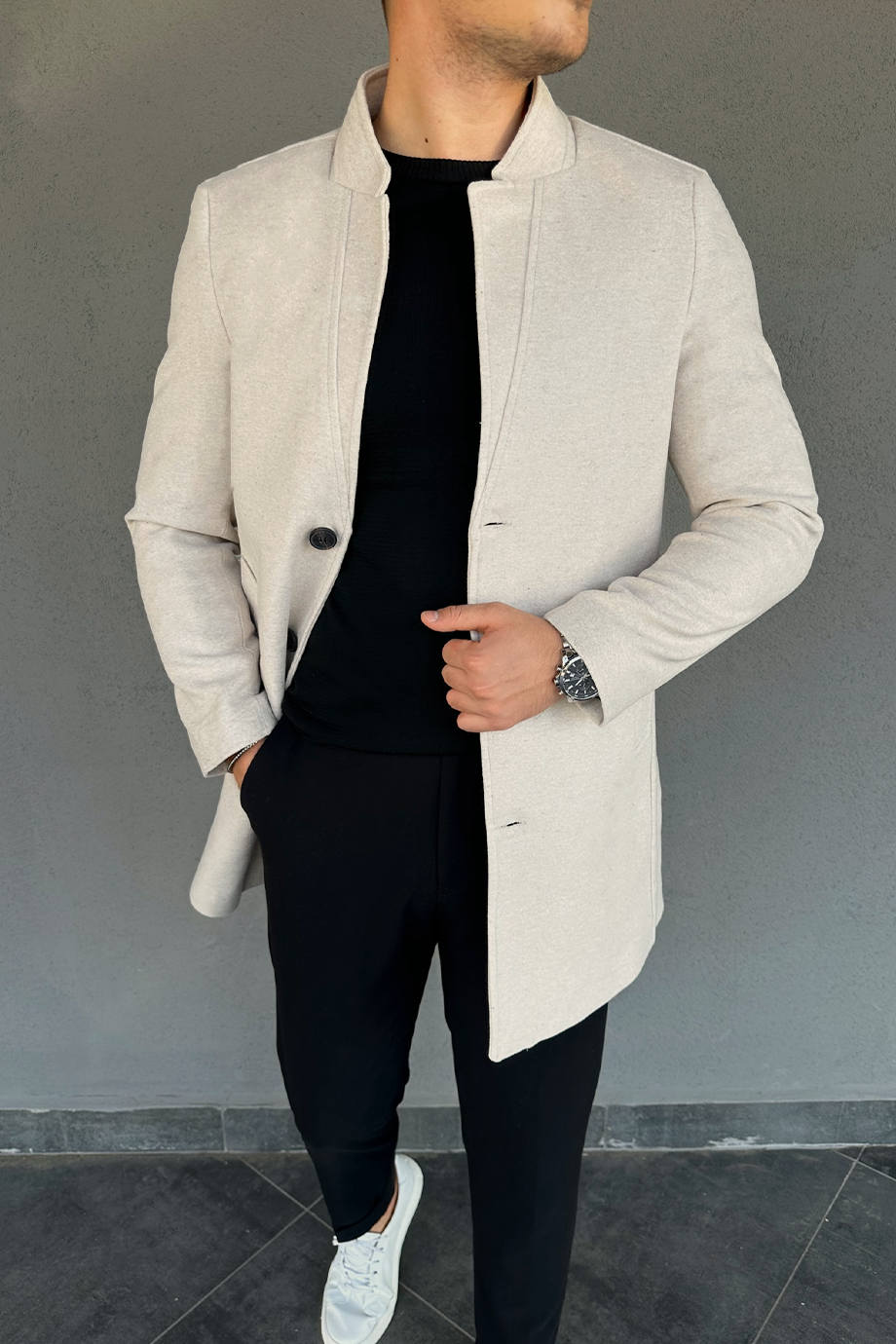 KIRIK BEYAZ HAKİM YAKA KAŞE KABAN