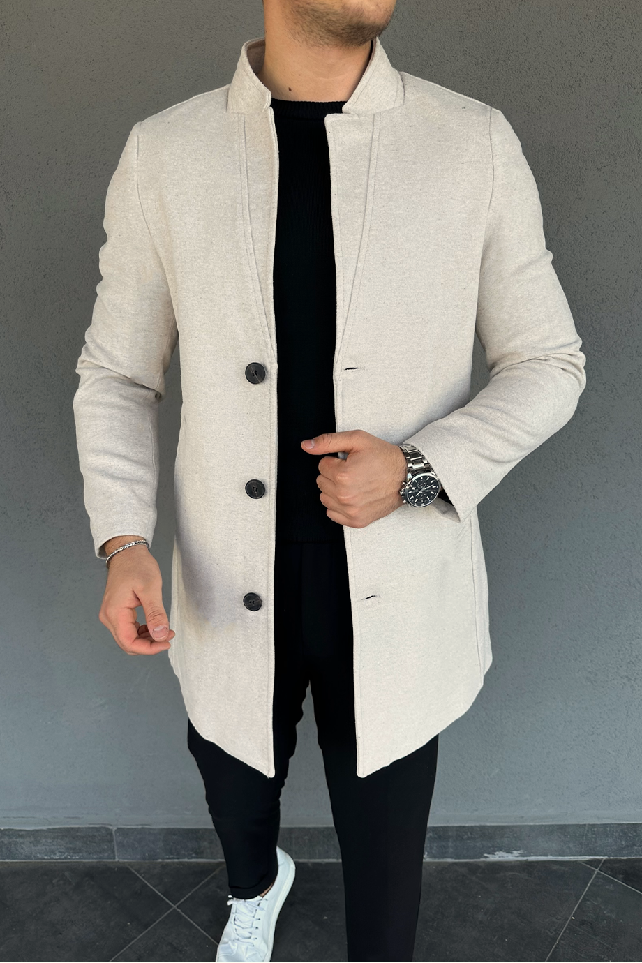 KIRIK BEYAZ HAKİM YAKA KAŞE KABAN