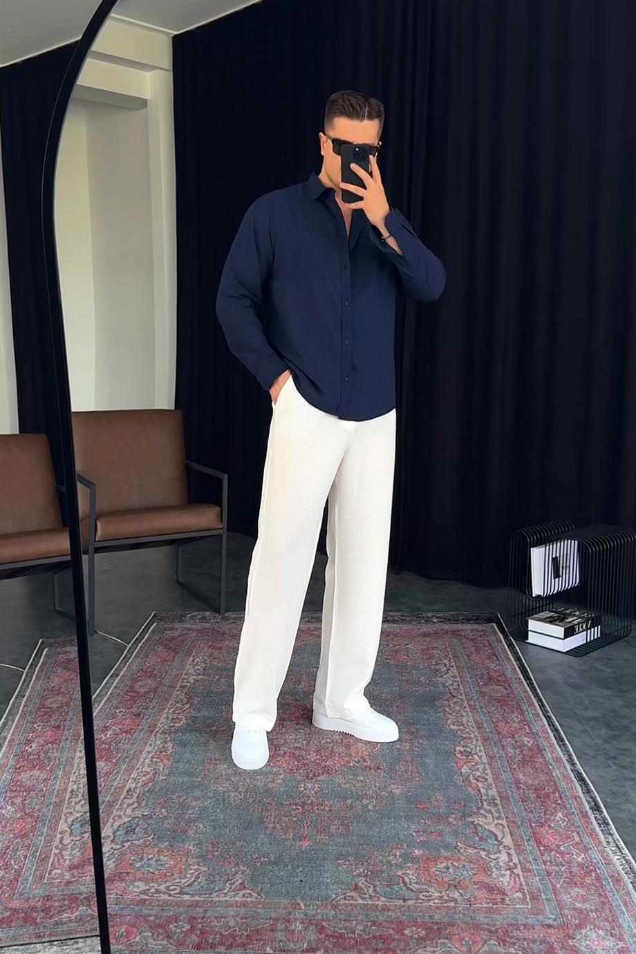 LACİVERT GÖĞÜS CEP VE BASKI DETAYLI GÖMLEK