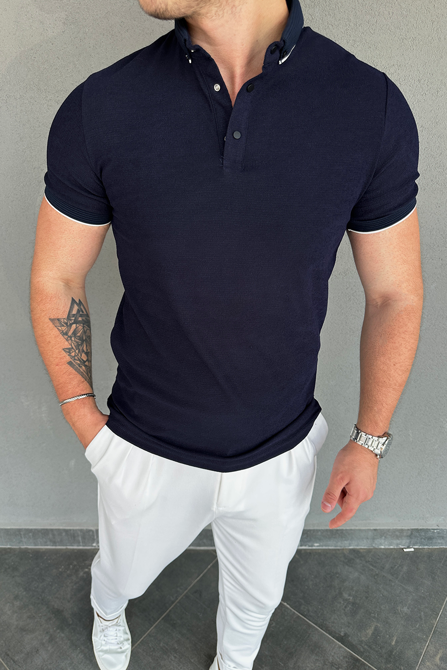 LACİVERT KOL VE YAKA DETAYLI POLO YAKA T-SHİRT
