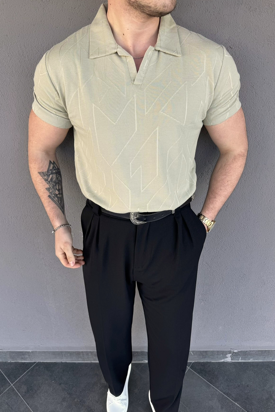 MİNT KENDİNDEN DESENLİ AÇIK YAKA T-SHİRT