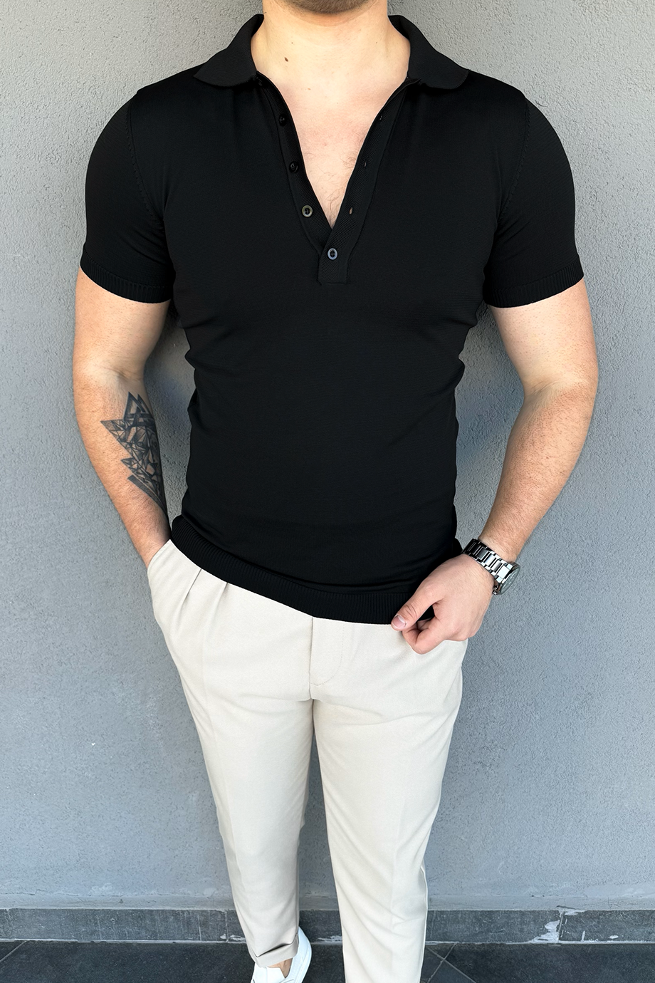 SİYAH 5 DÜĞME DETAYLI POLO YAKA TRİKO T-SHİRT