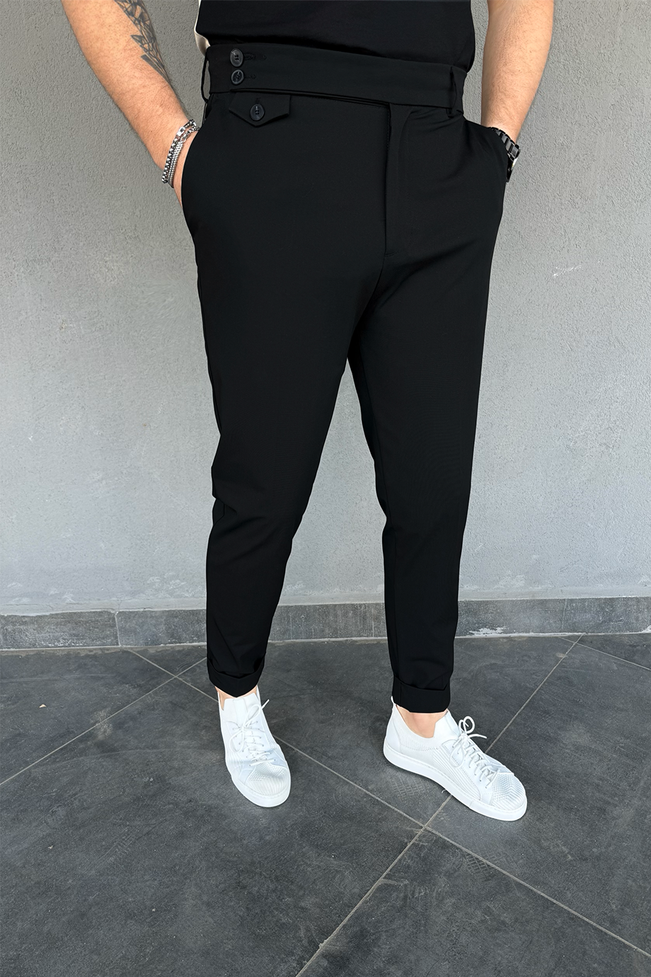 SİYAH DÜĞME VE CEPÇİK DETAYLI İTALYAN KESİM PANTALON