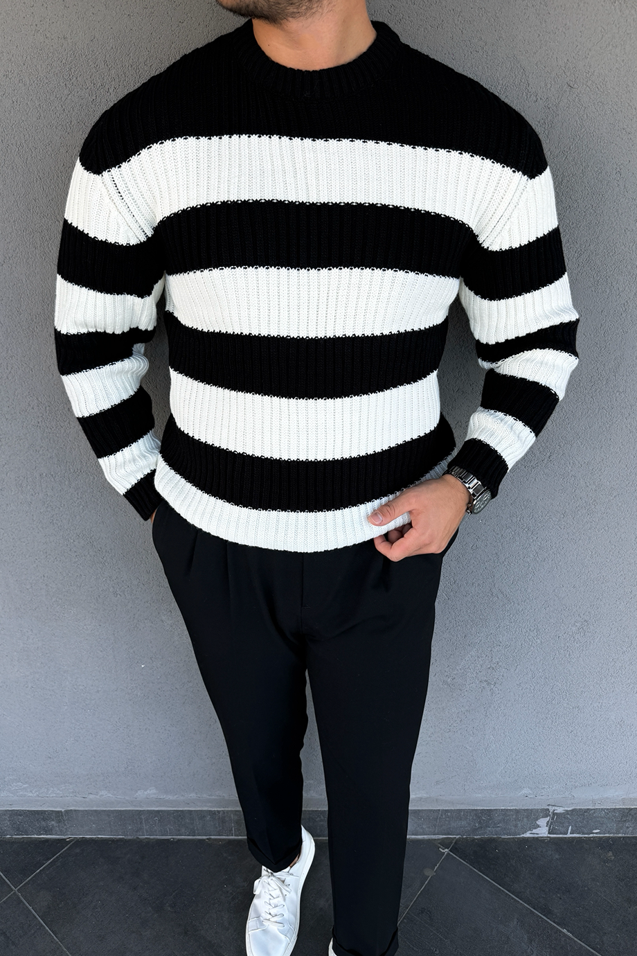 SİYAH-EKRU ÇİZGİLİ OVERSİZE ÖRME KAZAK