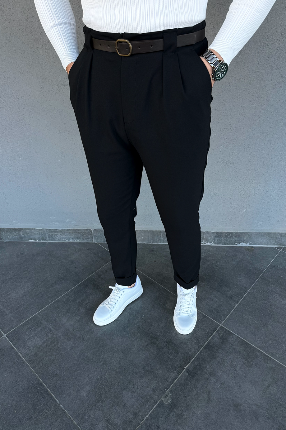 SİYAH KEMER DETAYLI İTALYAN KESİM PANTALON