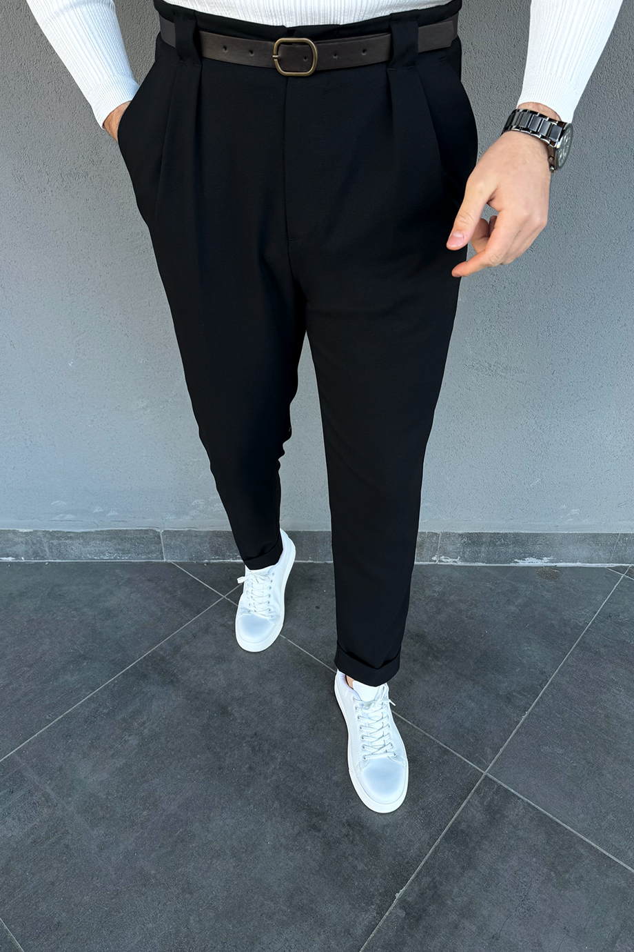 SİYAH KEMER DETAYLI İTALYAN KESİM PANTALON