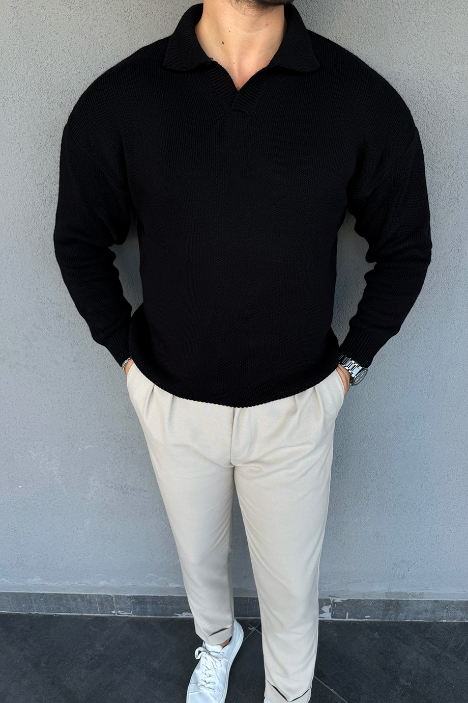 SİYAH ÖZEL TASARIM AÇIK YAKA TRİKO ÖRME KAZAK