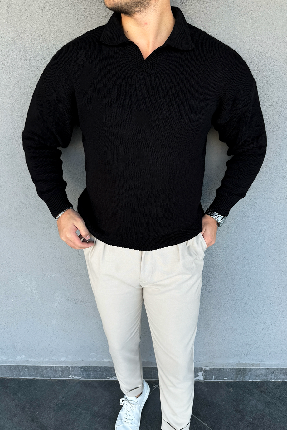 SİYAH ÖZEL TASARIM AÇIK YAKA TRİKO ÖRME KAZAK