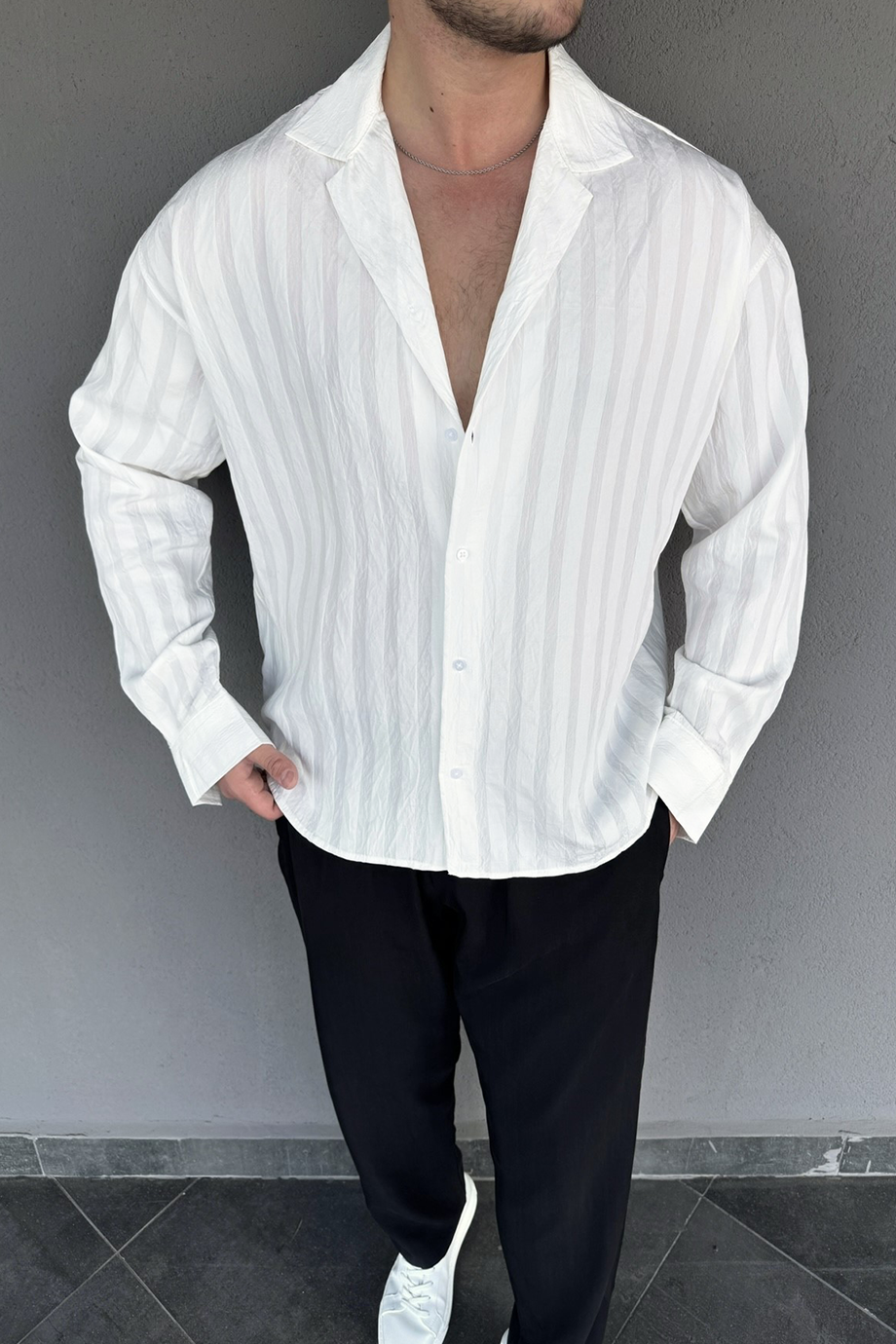 BEYAZ PREMİUM KABARTMA DESENLİ OVERSIZE GÖMLEK