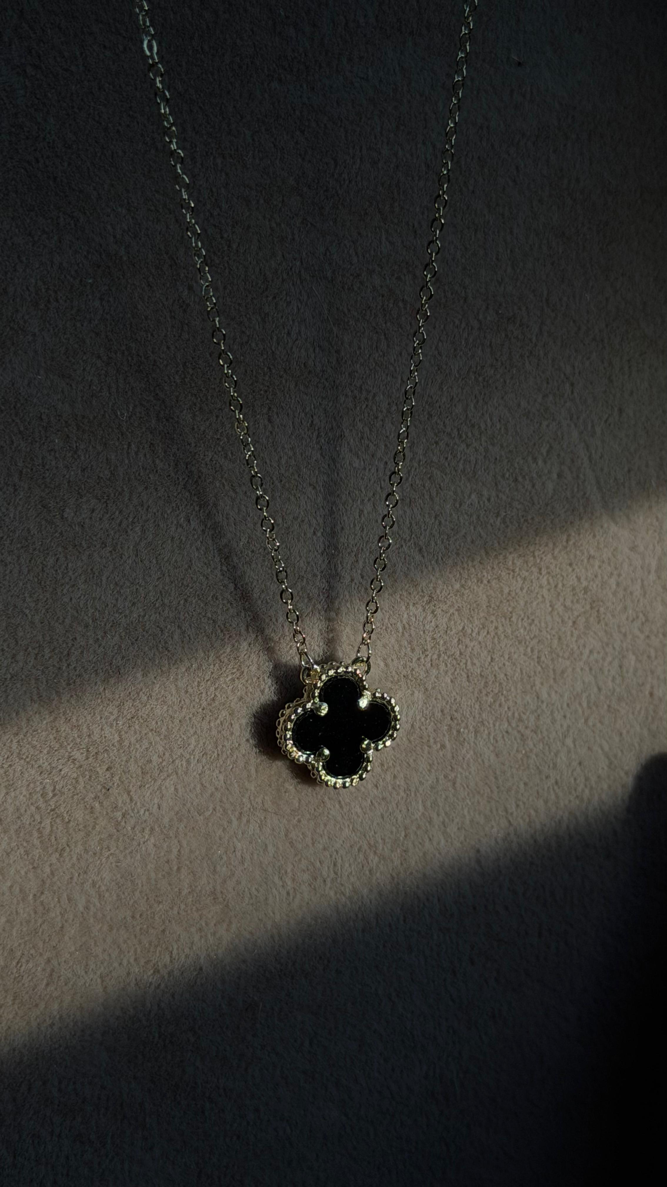 GOLD BLACK CLOVER KOLYE