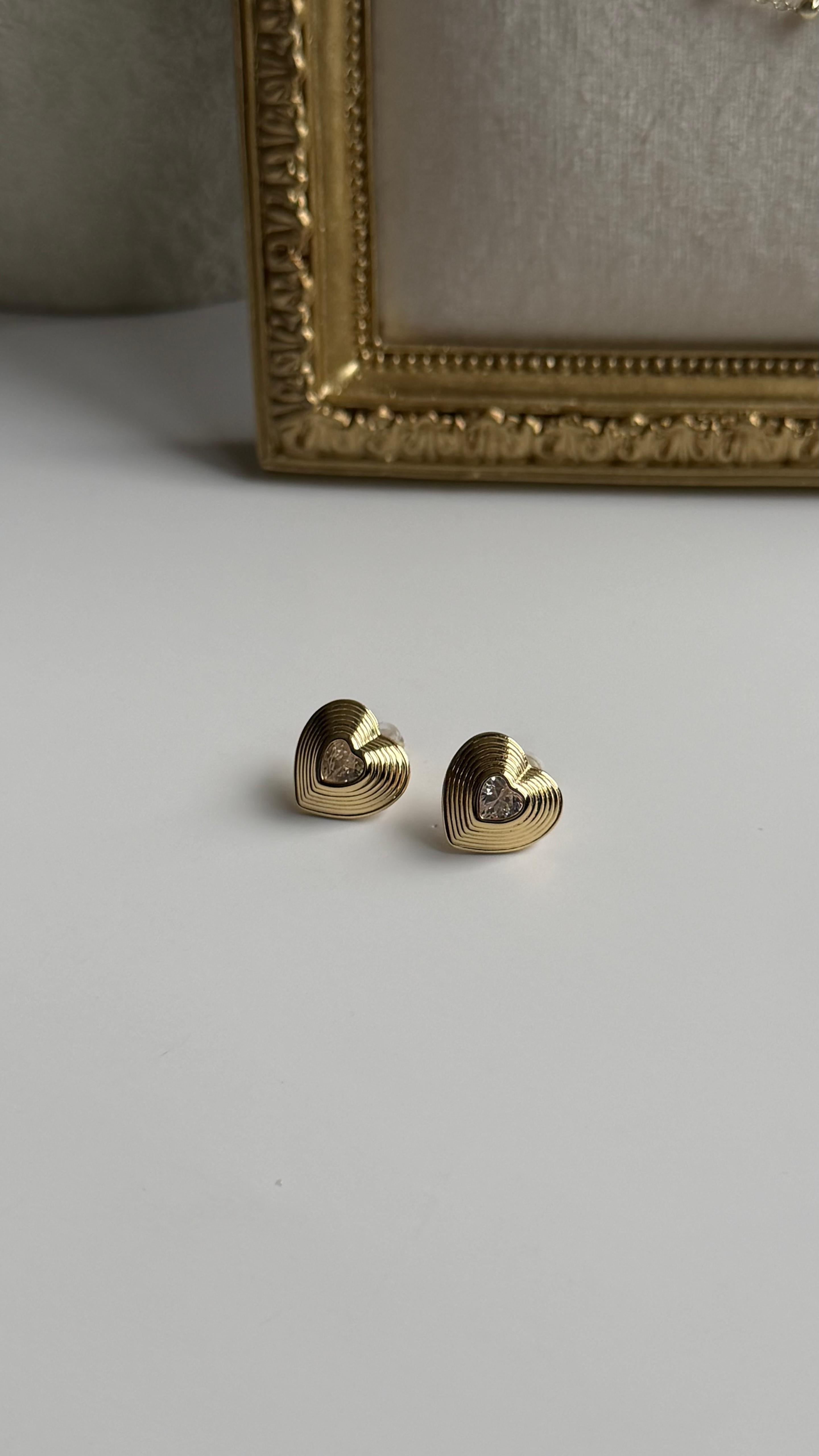 GOLD MINIMAL HEART KÜPE