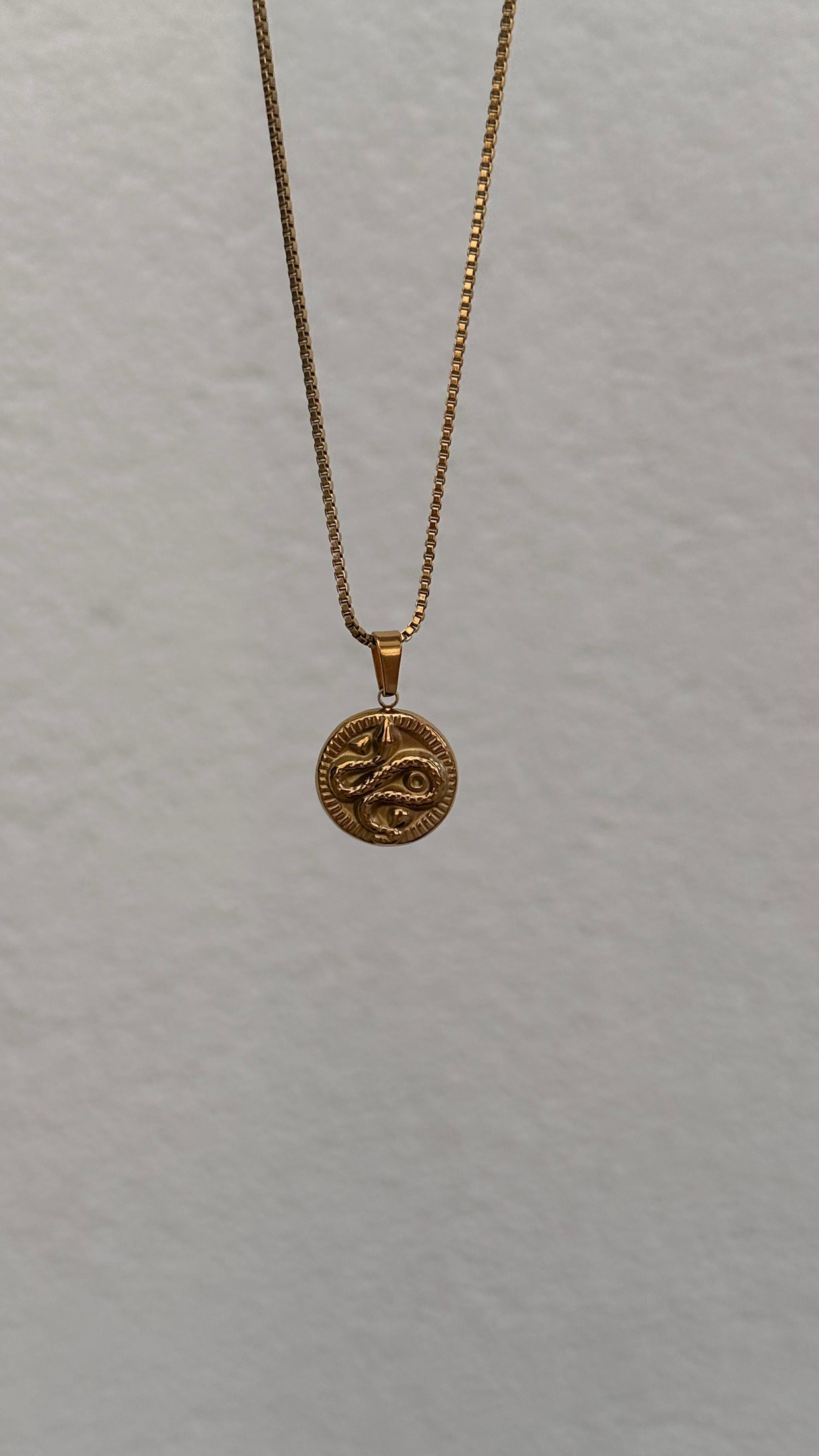 GOLD YILAN FİGÜR  KOLYE