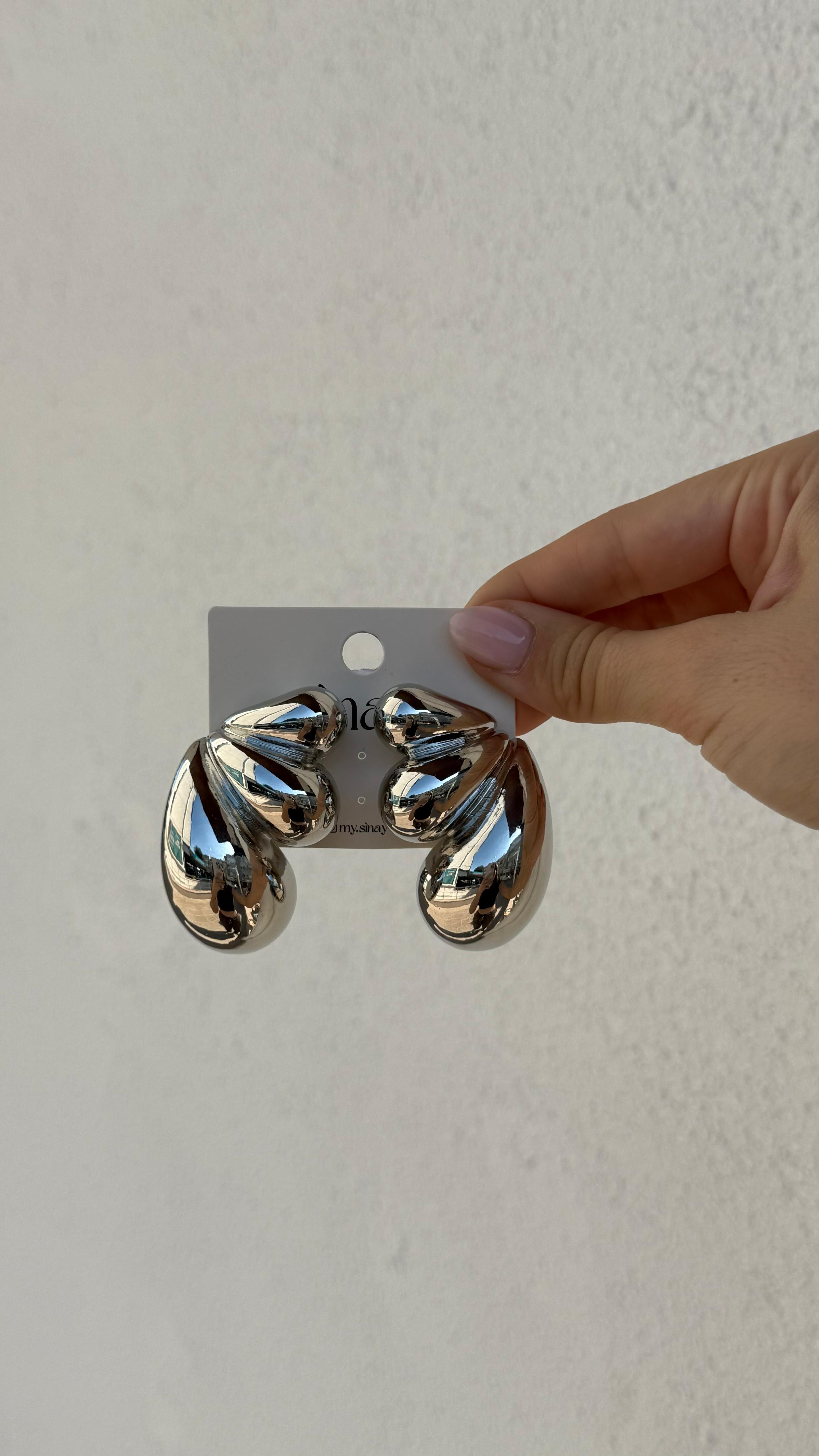SILVER BOMBELİ YAPRAK FORM KÜPE