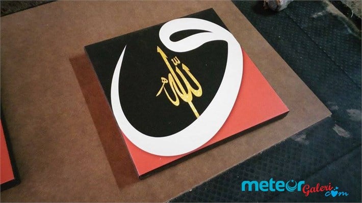 Allah Yazılı Vav Kırmızı Kanvas Tablo