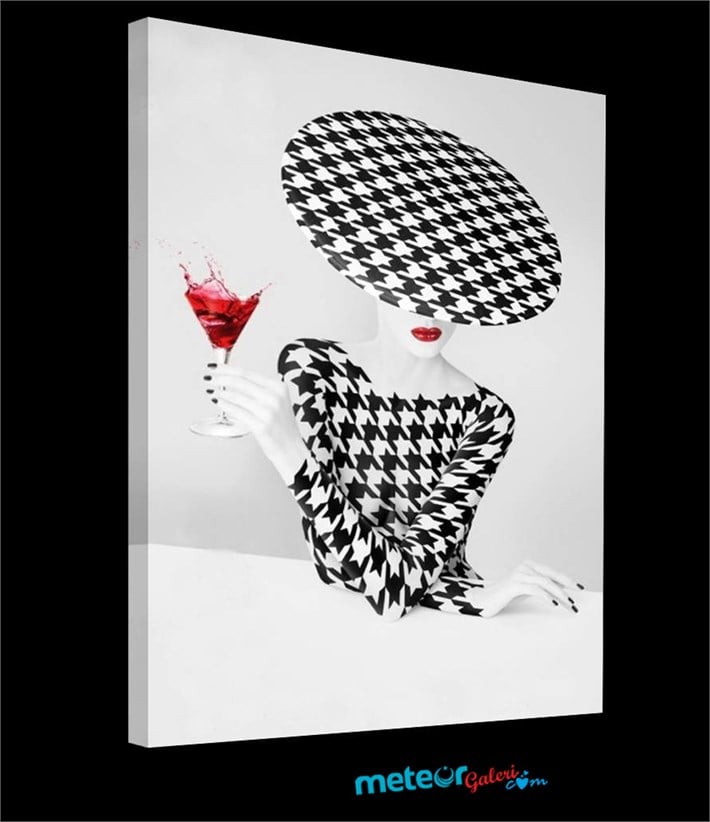 Kaz Ayağı Modelli Şapkalı Kız Kanvas Tablo