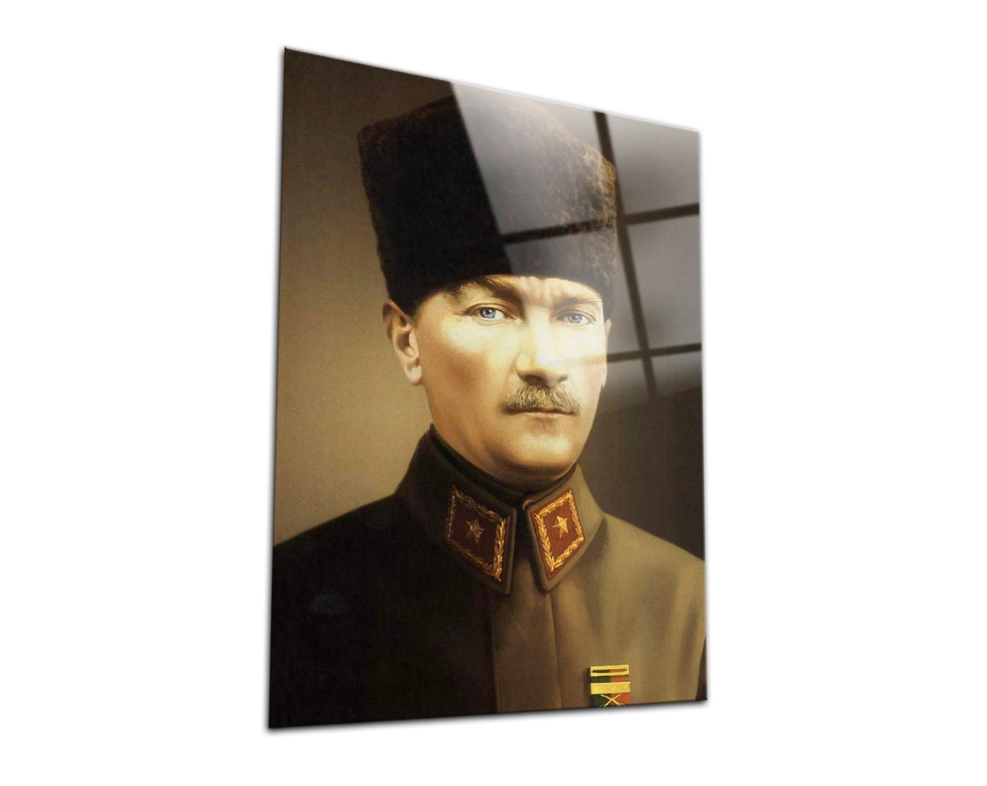 Kalpaklı Atatürk Görselli Cam Tablo