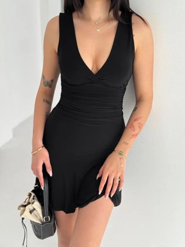 Derin V Yaka Sırt Dekolteli Mini Elbise Drapeli Şık Kolsuz - Siyah