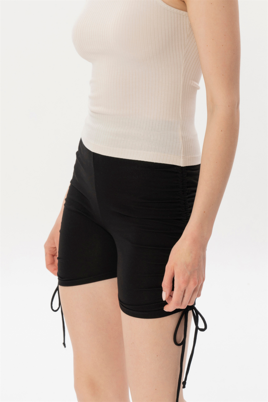 Sia, Büzgü Detaylı Kadın Şortu