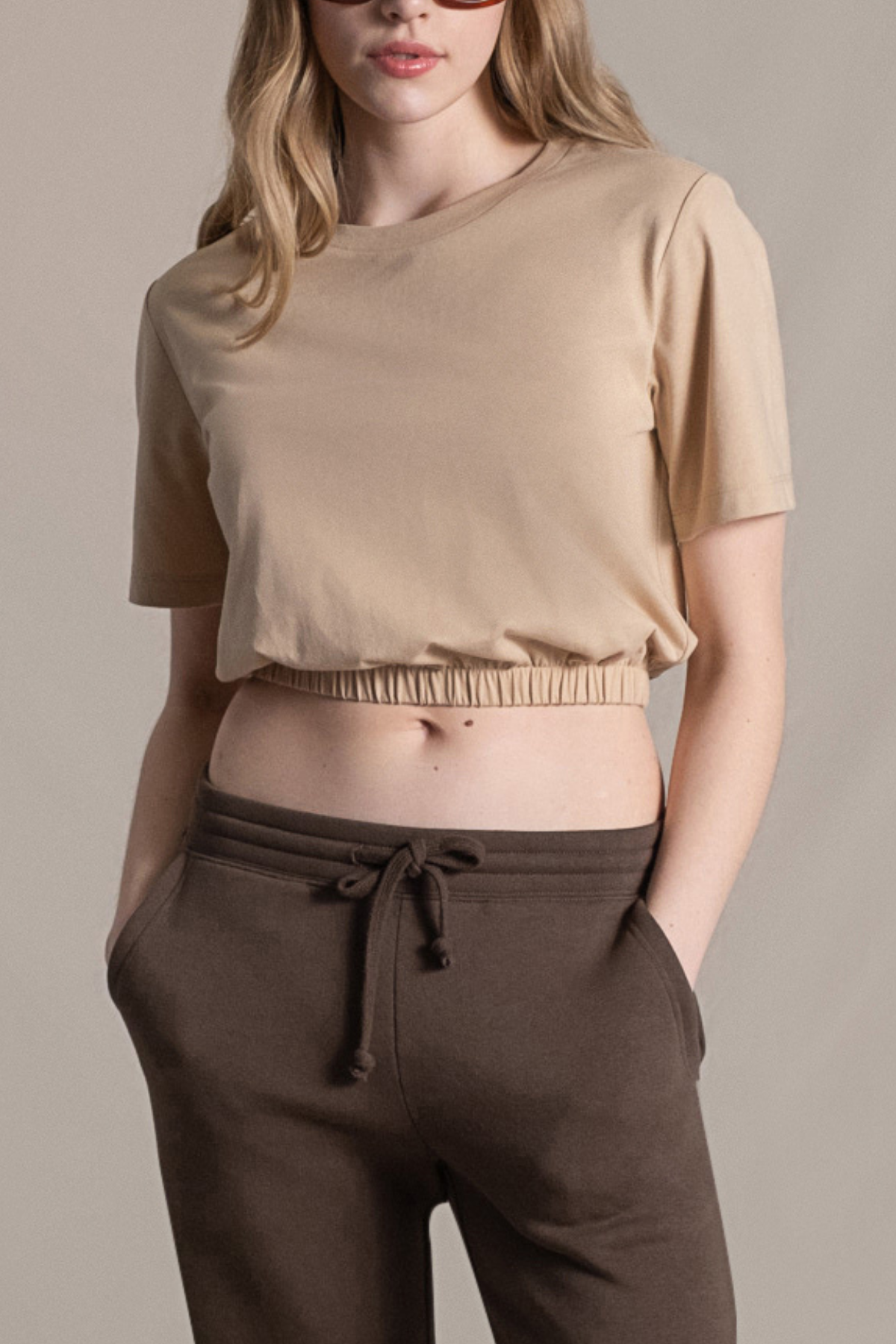 Amelia, Lastik Detaylı, Organik Kumaşlı, Bej Cropped T-shirt