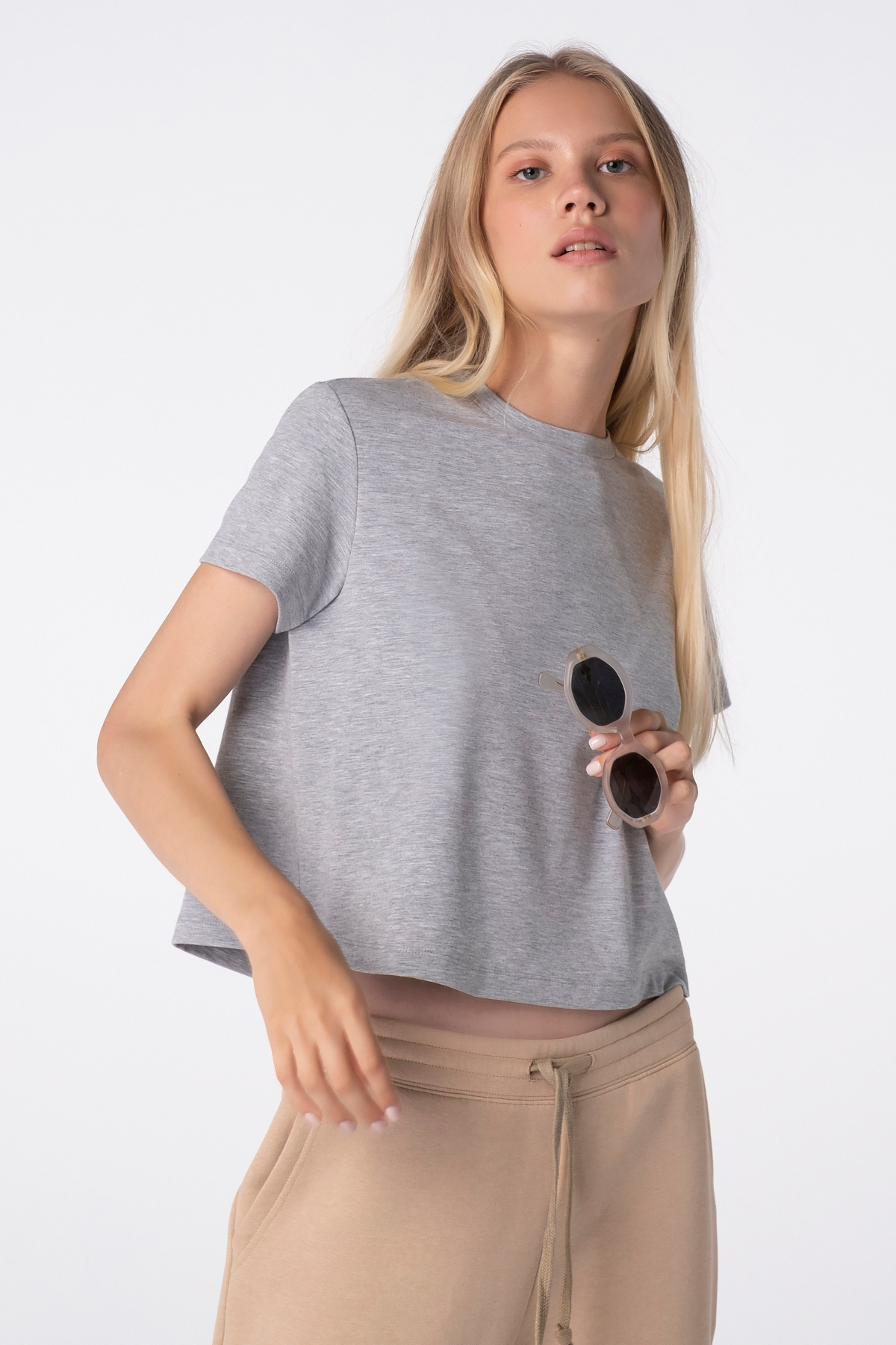 Aria, Bisiklet Yaka, Kısa Kollu, Sürdürülebilir Kumaşlı, Açık Gri Melanj, Cropped T-Shirt